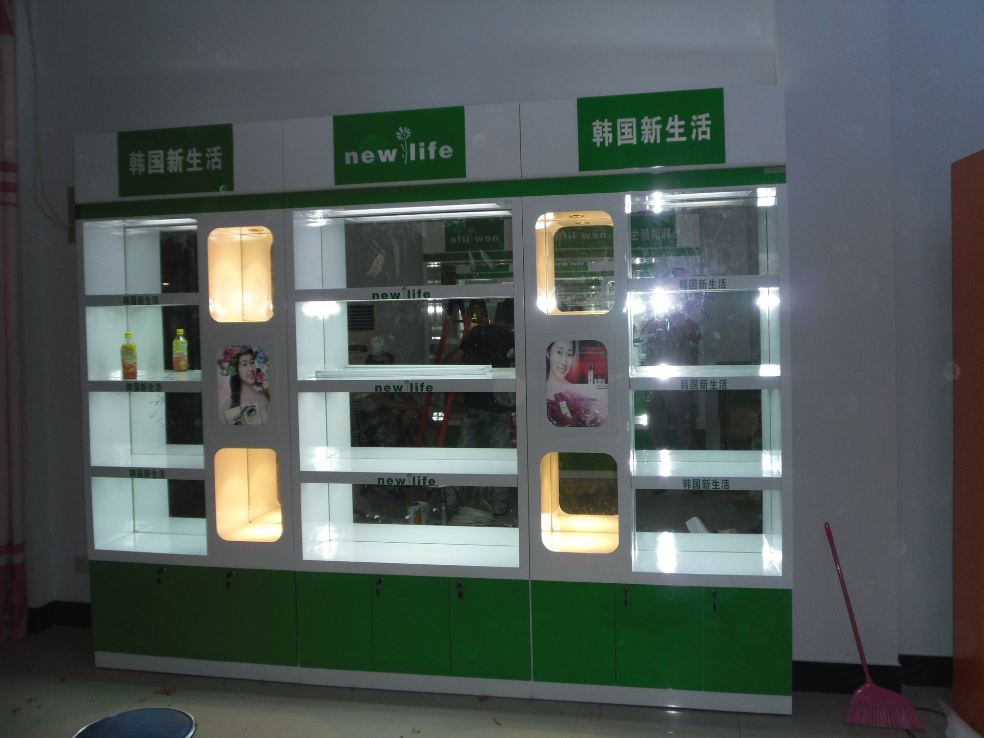 商場(chǎng)貨架