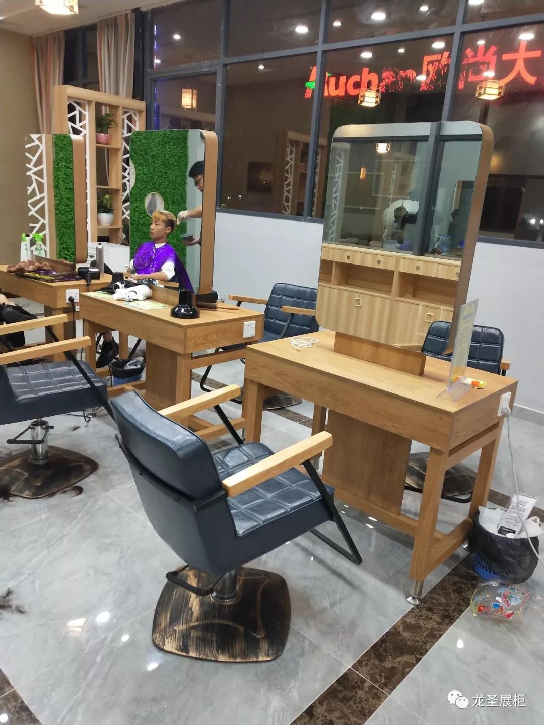 理發(fā)店柜臺(tái)