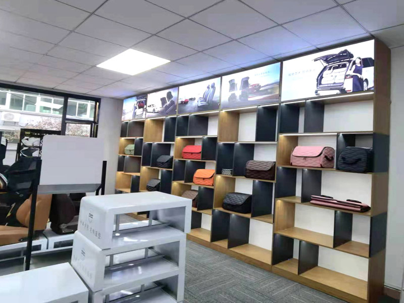 品牌皮包專(zhuān)賣(mài)店展柜